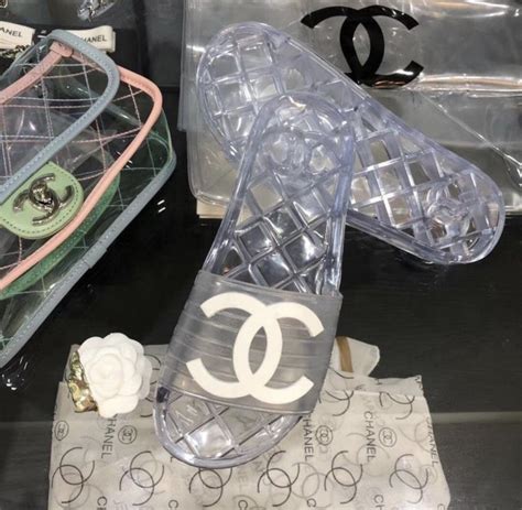 claquette chanel plastique transparente